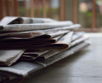 Tidningar på hög